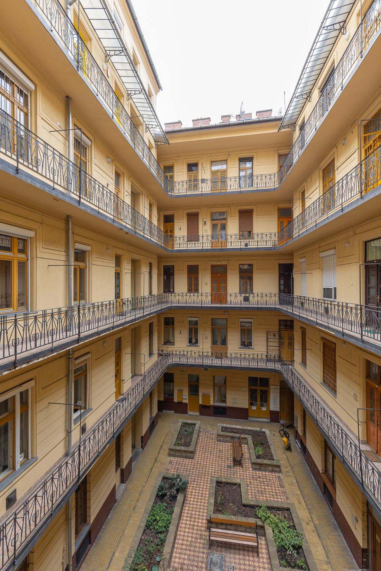 Harmony & Cute - Central Apartments Budapest Esterno foto
